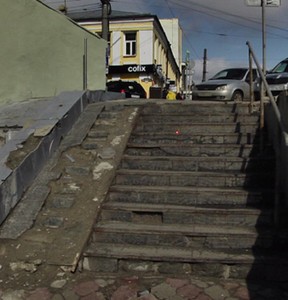 В Кирове разрушаются лестницы
